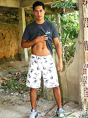 Carlos Olivira posing naked