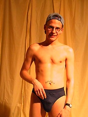 Geeky Twink Is Hung