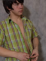 Slightly full gay teen shortie Tahvo shows his body and yummy shaven cock