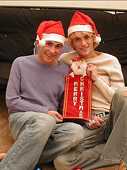 Xmas boys Jarrett Fox and Shane Stone have sex
