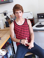 Giovanni goes ginger for this amateur gay porn solo!