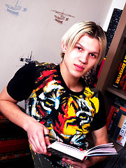 Blonde twinkJess striping