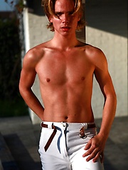 Beau  horse riding boy