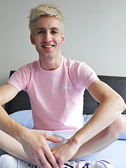 It's the return of skinny hung twink Rick Dalton