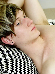 Jaymie Brooks blows his load allover himself